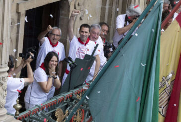 'Danzaris de Pamplona' lanzan el Chupinazo de San Fermín 2024