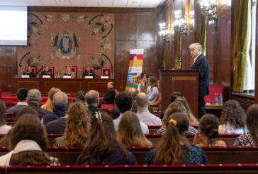 Stephen M. Barr habla en la Universidad de Navarra sobre la relación de la física y la resurrección del cuerpo