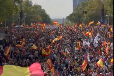 20-O: Decenas de miles de personas piden la dimisión de Sánchez en la Plaza de Castilla de Madrid