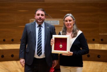 Entrega de la Medalla del Parlamento de Navarra al Consejo Navarro del Voluntariado