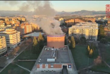Un incendio calcina parte del Planetario de Pamplona