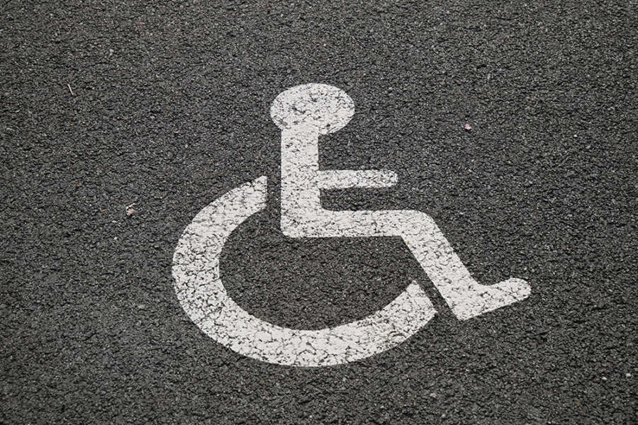 740 denuncias por infracciones con tarjetas de estacionamiento de discapacidad en Pamplona