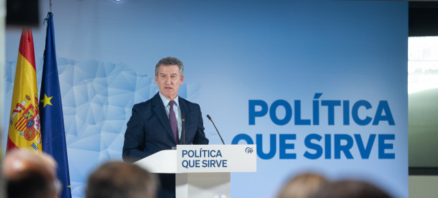 Feijóo avisa a Sánchez de que no vale solo con una respuesta temporal y financiera a los aranceles, y lanza un decálogo con medidas de largo recorrido