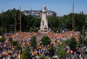 Más de cien mil personas en la Plaza de España de Madrid claman contra Sánchez: !Elecciones ya¡