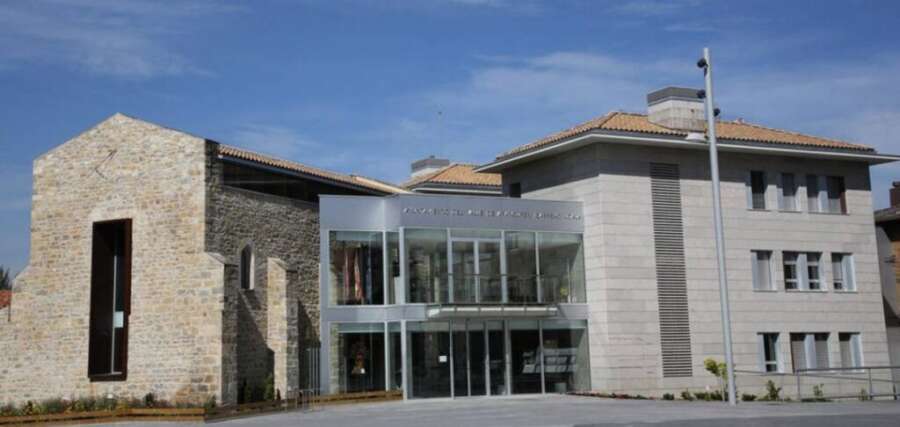 UPN denuncia que el Ayuntamiento del Valle de Aranguren no coloca las banderas de Navarra y España en el exterior del consistorio