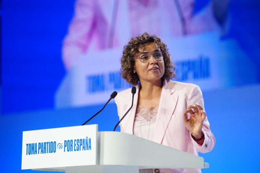 Montserrat pide a la Comisión Europea “llamar a capítulo” a Sánchez para frenar definitivamente su deriva autocrática