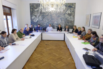 El Ayuntamiento de Pamplona reúne la primera Mesa del Comercio del año 2026