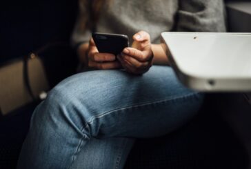 ¿Podrías pasar menos tiempo con el móvil? Una campaña global propone un febrero de uso consciente