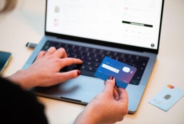La CE controla las prácticas de venta engañosas en línea
