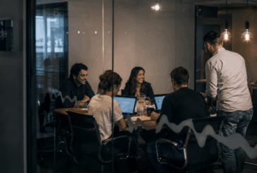 El trabajo híbrido obliga a las empresas a replantear la gestión de sus entornos digitales