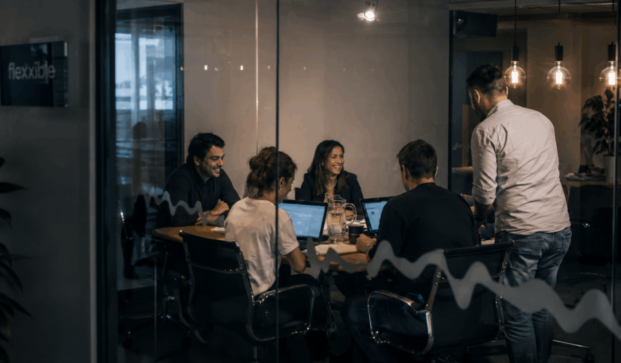 El trabajo híbrido obliga a las empresas a replantear la gestión de sus entornos digitales