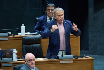 El Parlamento aprueba la Ley para no cerrar aulas con demanda en Navarra
