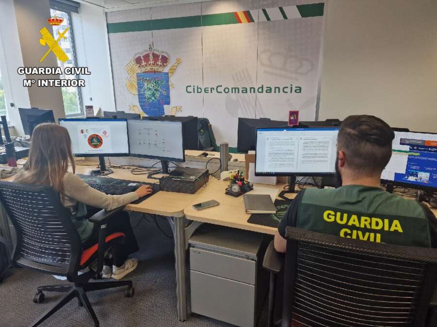 La Guardia Civil esclarece una estafa que introducía SMS falsos entre los mensajes de texto legítimos de un banco