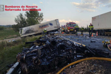 Un muerto y un herido tras chocar dos camiones en Murchante, Navarra