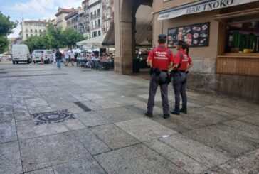 Un herido y seis jóvenes detenidos en la Plaza del Castillo de Pamplona