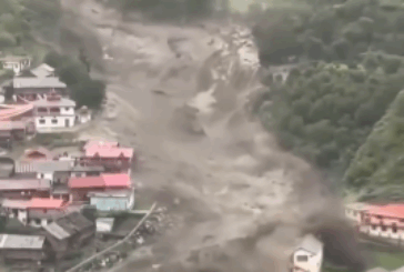 Una avalancha de hielo y roca de un glaciar provoca la inundación entre Nepal y China