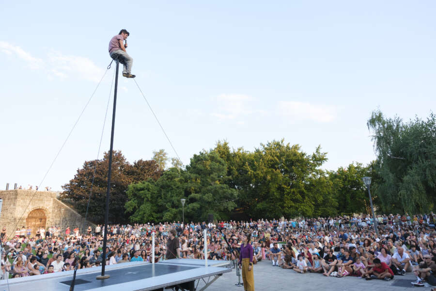 Últimas dos propuestas de artes circenses y de calle del Festival Cinco Puntas, con las compañías Totapedra y Bivouac, en la Ciudadela