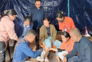 Jóvenes de la Universidad Católica de Ruteng ayudan a la población de Flores afectada por el terremoto en Indonesia