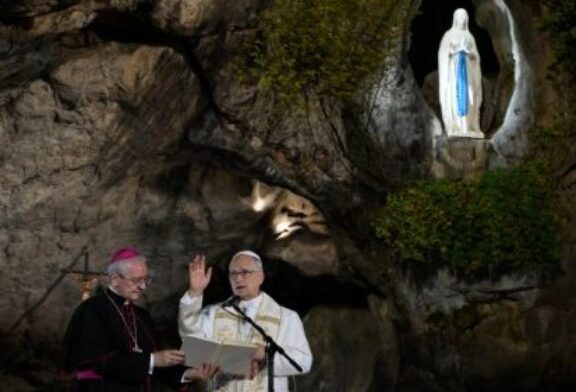 En Lourdes, el Papa encomienda Francia a la Virgen María