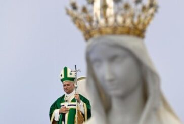 El Papa pide en Francia rezar el Rosario por el fin de las guerras