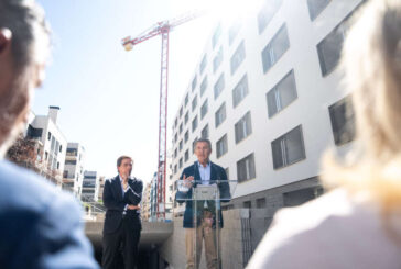 Feijóo ejemplifica en los jóvenes su plan de vivienda: tendrán hasta 26.000 euros de ayuda fiscal y necesitarán 50.000 menos para la firma en una casa de 250.000