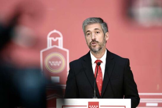 Ayuso envía requerimiento a la Delegación del Gobierno para que desaloje la Puerta del Sol