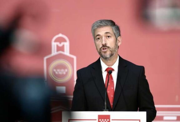 Ayuso envía requerimiento a la Delegación del Gobierno para que desaloje la Puerta del Sol