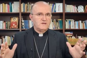 ¿Son inmorales las devoluciones en caliente? Munilla responde y recuerda lo que enseña la Iglesia