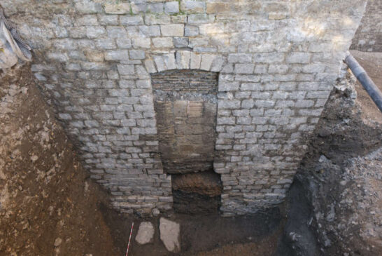 Encontrada una segunda puerta de los Canónigos y una moneda islámica en las excavaciones de la trasera de la catedral de Pamplona 