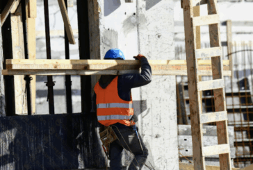 Ropa de trabajo para el invierno en Navarra: capas, lluvia y alta visibilidad