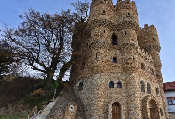 El Castillo de Burgos que un vecino construyó piedra a piedra y que recuerda a Gaudí