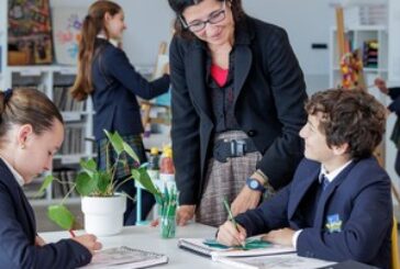 Leer para pensar y escribir para hablar: cómo construir una cultura del pensamiento en el colegio