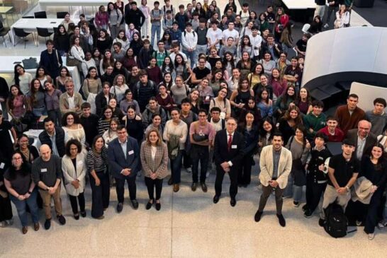 340 estudiantes, en un curso de la UNAV para aprender a usar con criterio la IA