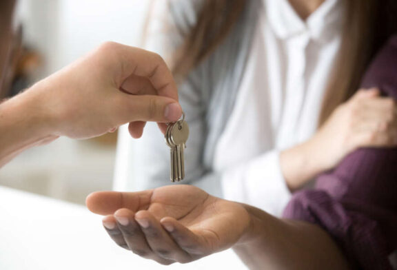 Expertos descartan una caída del precio de la vivienda: “Ni está ni se la espera”; subirá hasta un 10% en 2026